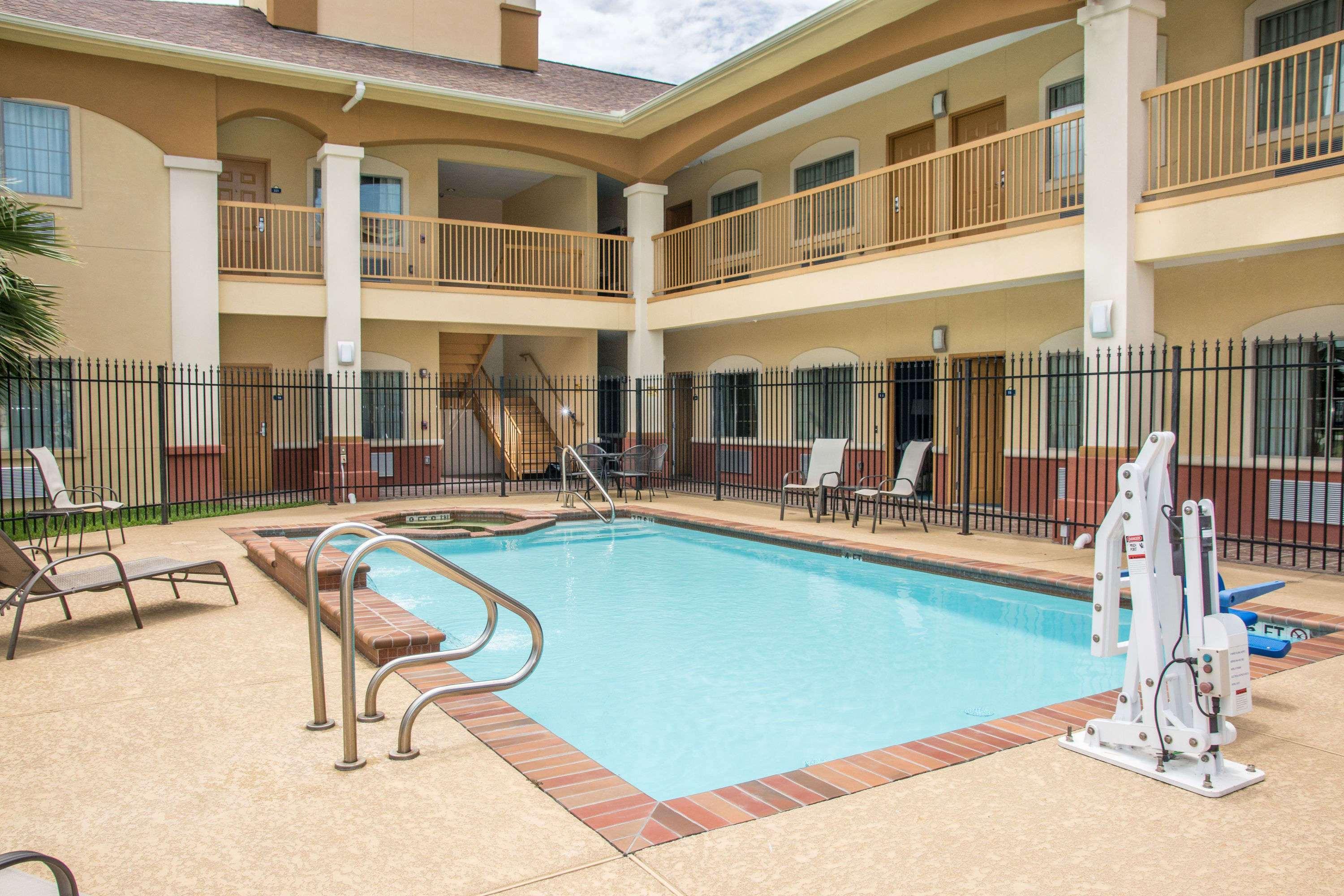 Days Inn By Wyndham Humble/Houston Intercontinental Airport Buitenkant foto